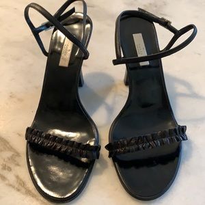 Gucci size 7B black leather heels